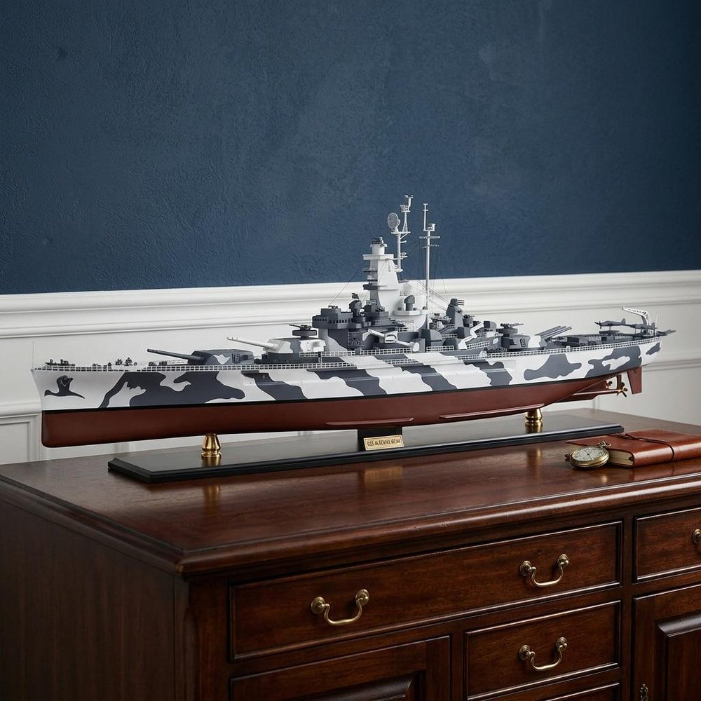 16" Gray And White Manufactured Wood Hand Painted Sculpture. Sculpture in gray wood.