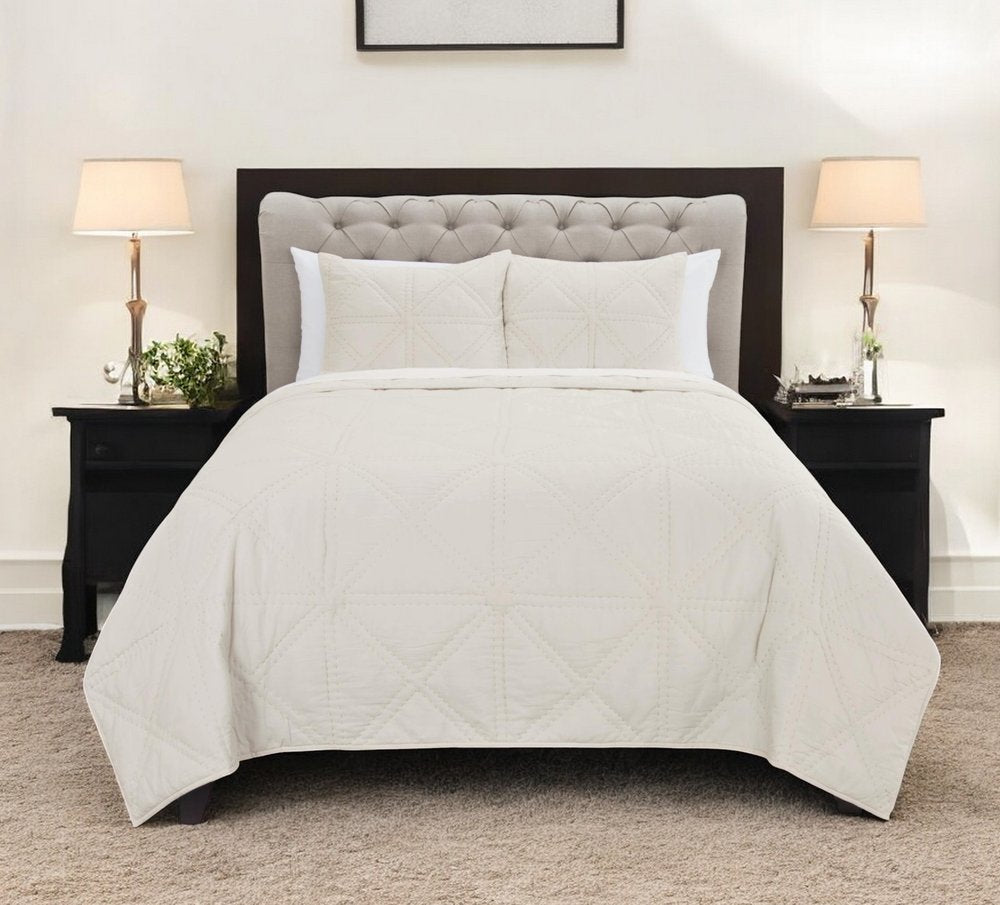 Set of Three Ivory Geometric King Quilt