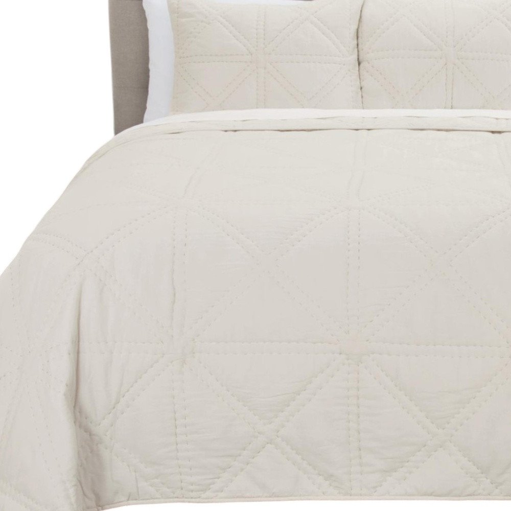 Set of Three Ivory Geometric King Quilt close-up detail