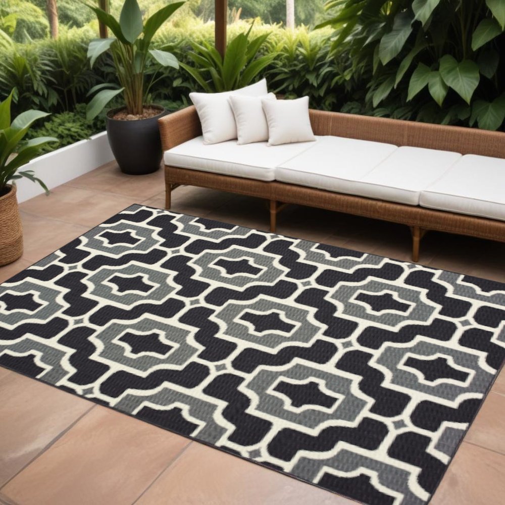 9' X 13' Black and Gray Geometric Stain Resistant Indoor Outdoor Area Rug