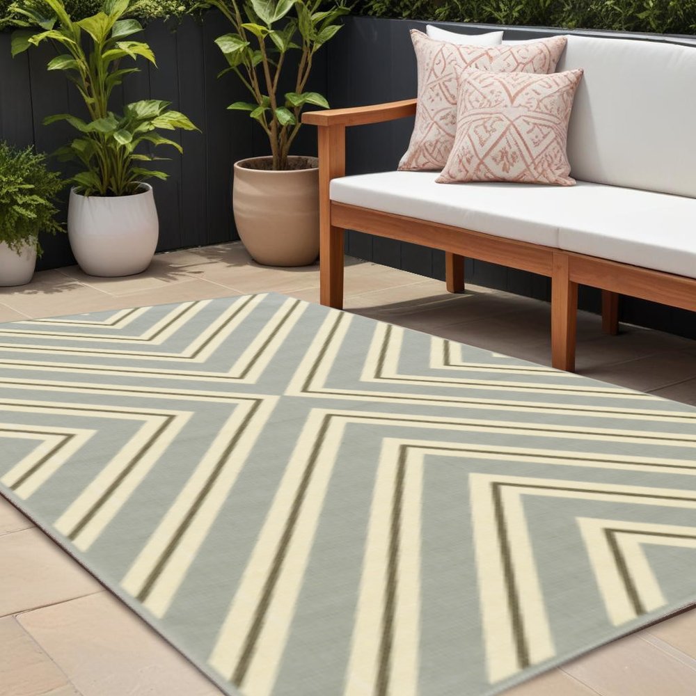 9' X 13' Gray and Ivory Geometric Stain Resistant Indoor Outdoor Area Rug - 0.16" H x 101.97" W x 155.91" D
