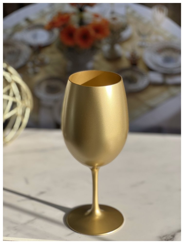 Set of Four Gold Acrylic Stemmed All Purpose Wine Glass close-up detail