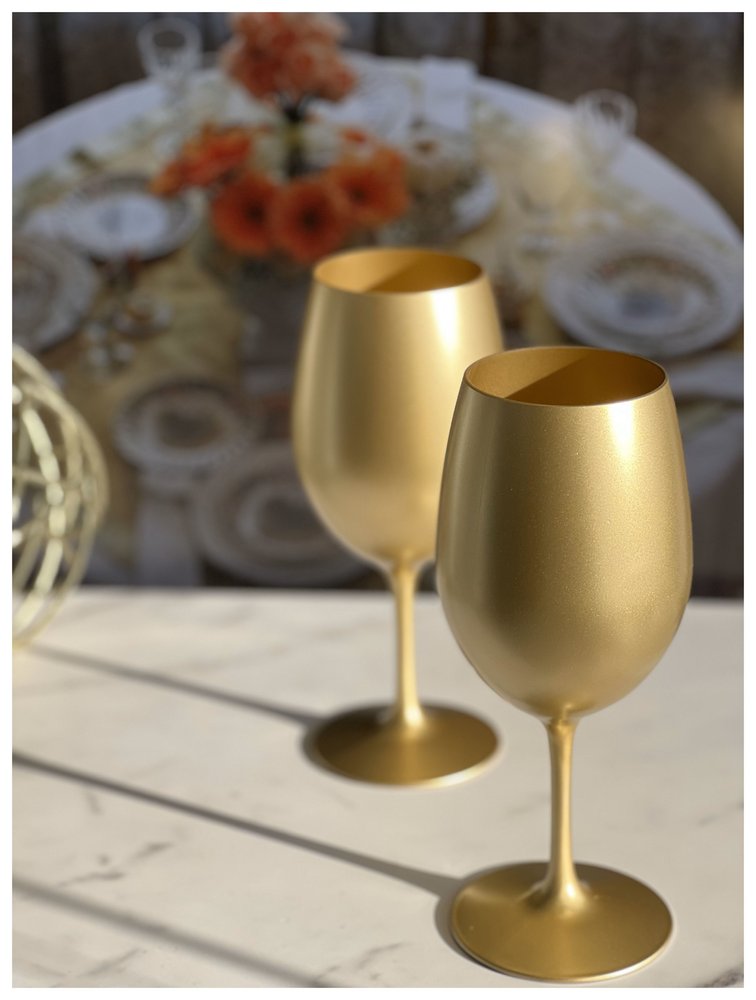 Set of Four Gold Acrylic Stemmed All Purpose Wine Glass close-up detail