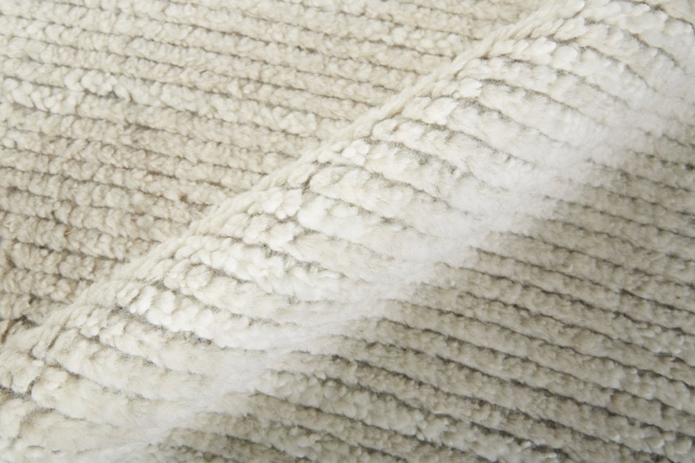 9' X 13' Tan and Ivory Wool Hand Knotted Area Rug close-up detail