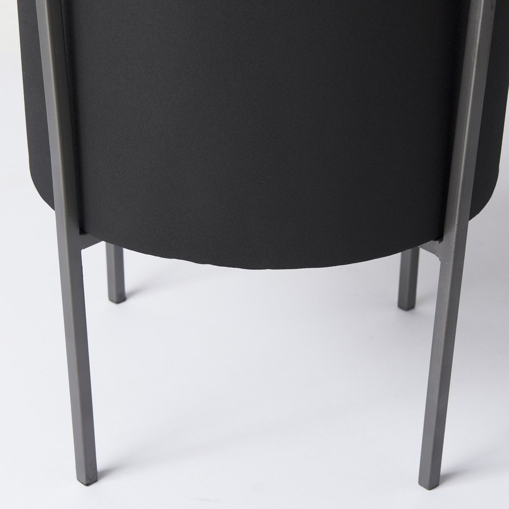 Set of Two Black Metal 20 Ounce Round Pot Planters