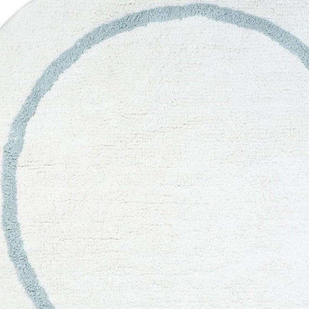 32" Baby Blue And White Cotton Round Geometric Bath Rug. Bath rug isolated on a plain white background, showing a white cotton surface.