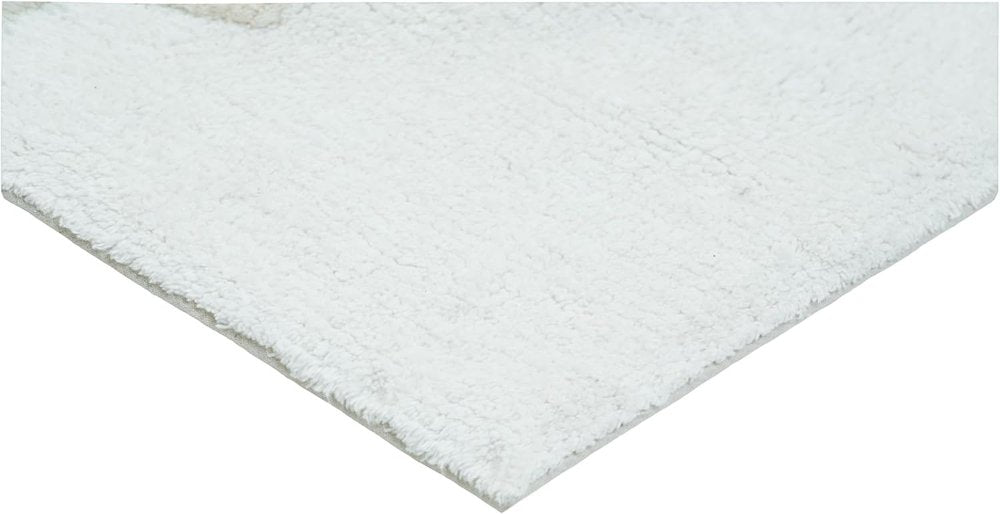 32" Pink And White Cotton Flamingo Bath Rug. Bath rug isolated on a plain white background, finished in white cotton.
