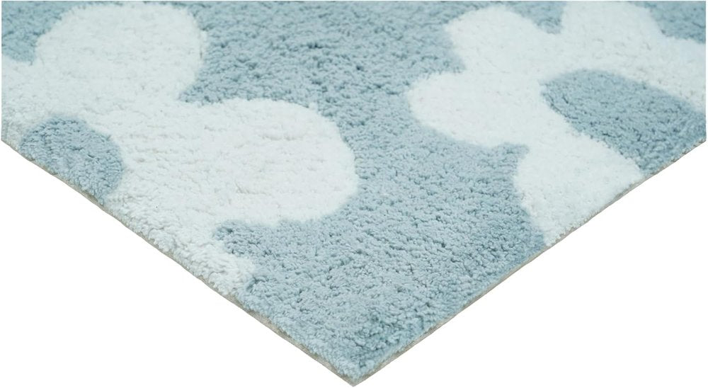 32" Blue And White Cotton Floral Bath Rug. Bath rug isolated on a plain white background, showing a white cotton surface.