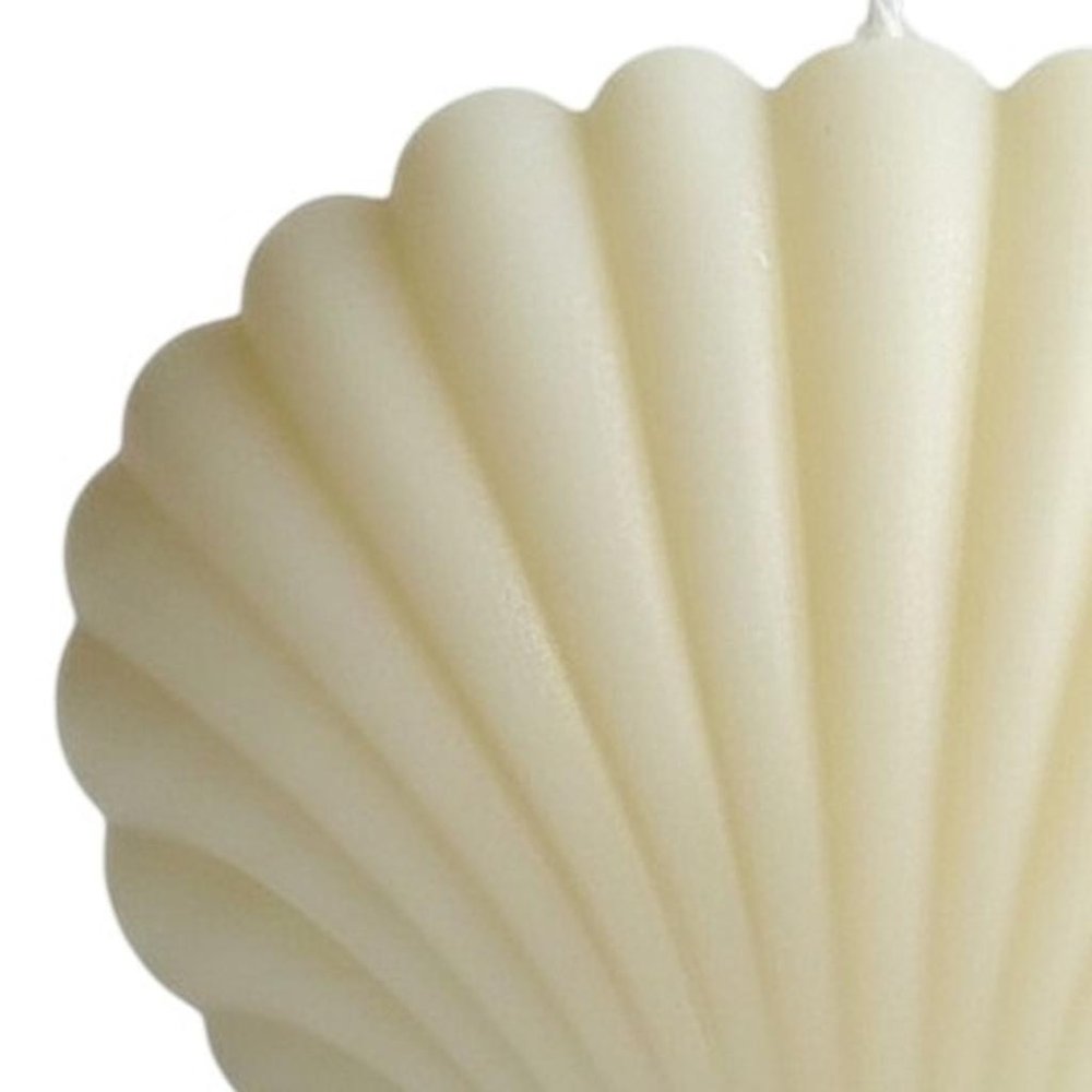 4" Ivory Black Ice Scented Dimensional Seashell Candle