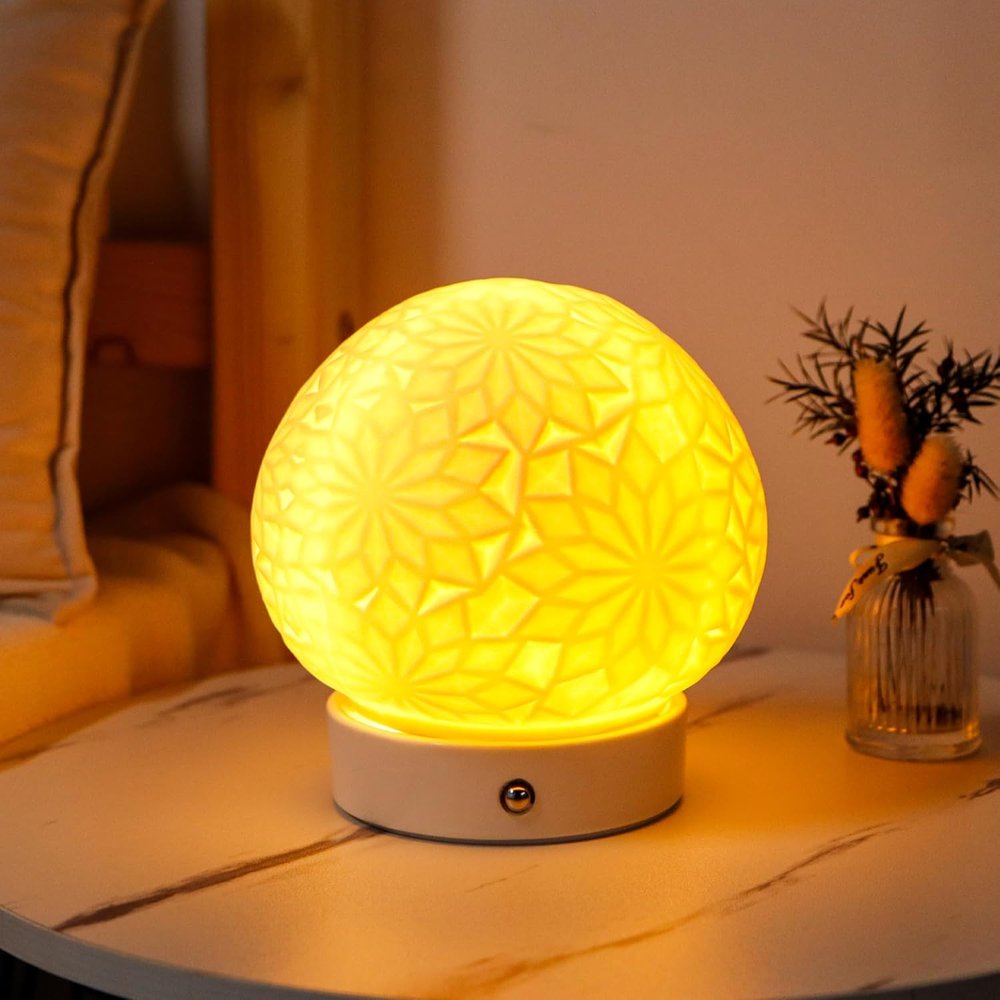 7" White Globe Desk Lamp With Globe Shade
