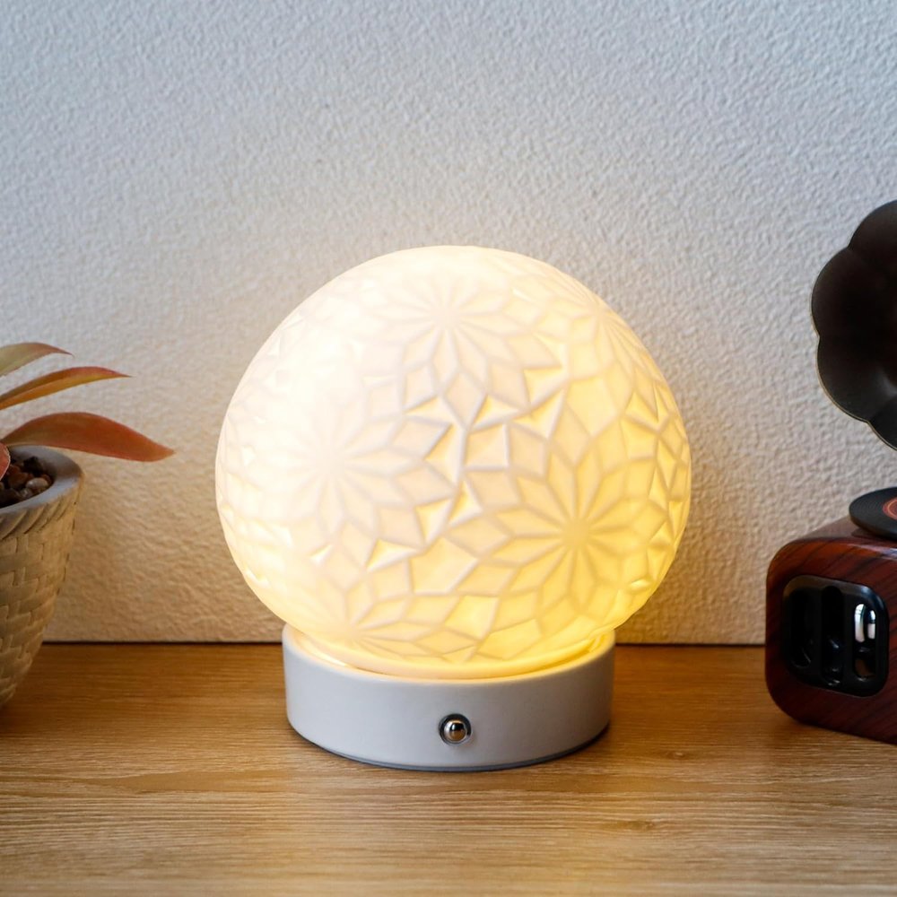 7" White Globe Desk Lamp With Globe Shade