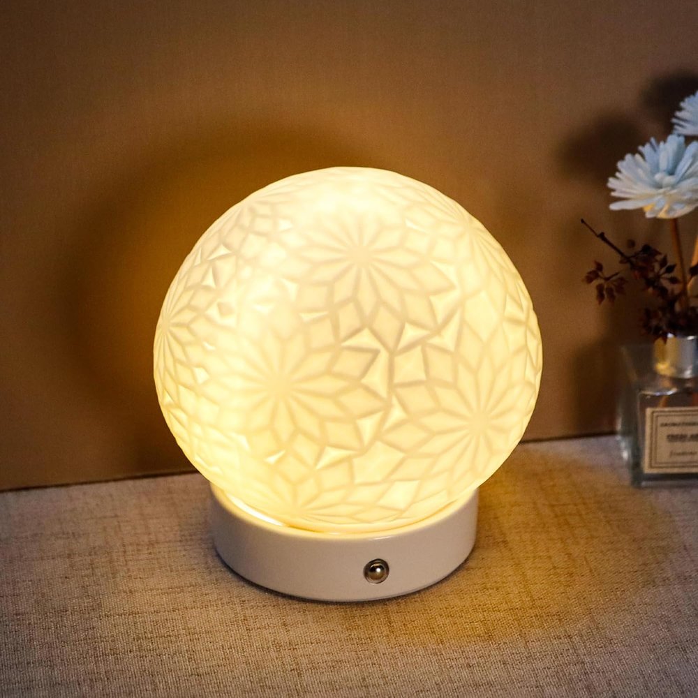 7" White Globe Desk Lamp With Globe Shade